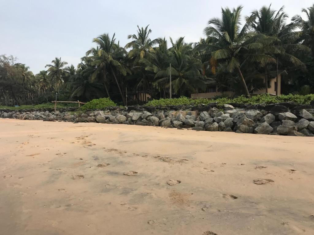Kizhunna Rock Beach House Kannur Exterior photo