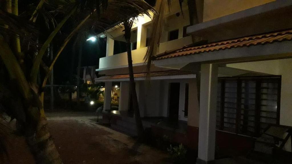 Kizhunna Rock Beach House Kannur Exterior photo